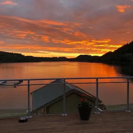 Feriehus Nybygd Ved Sjøen Øygarden
