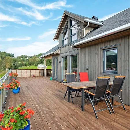 Nybygd Ved Sjøen * Øygarden