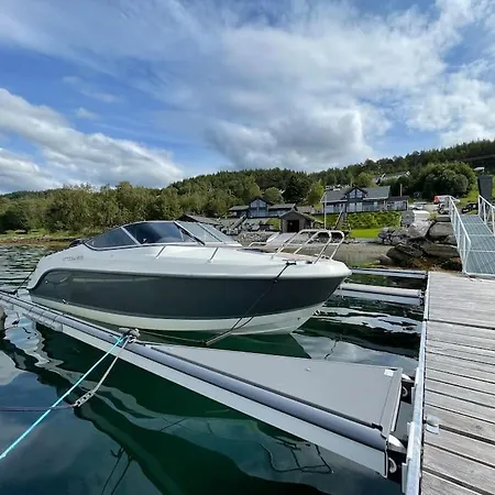Nybygd Ved Sjøen Øygarden