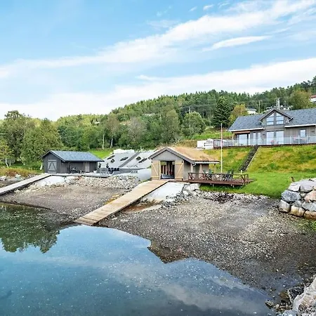 Nybygd Ved Sjøen Feriehus *