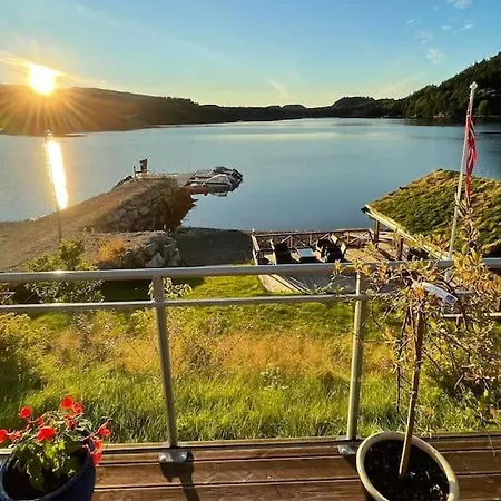 Nybygd Ved Sjøen